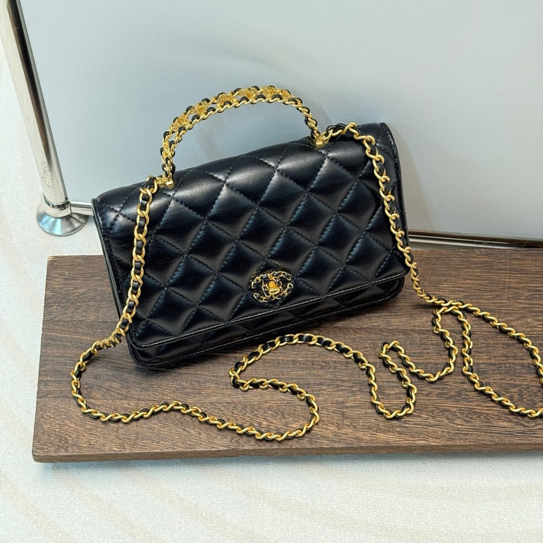 95新 Chanel/香奈儿 黑金羊皮水钻logo手柄woc斜挎包/676422590