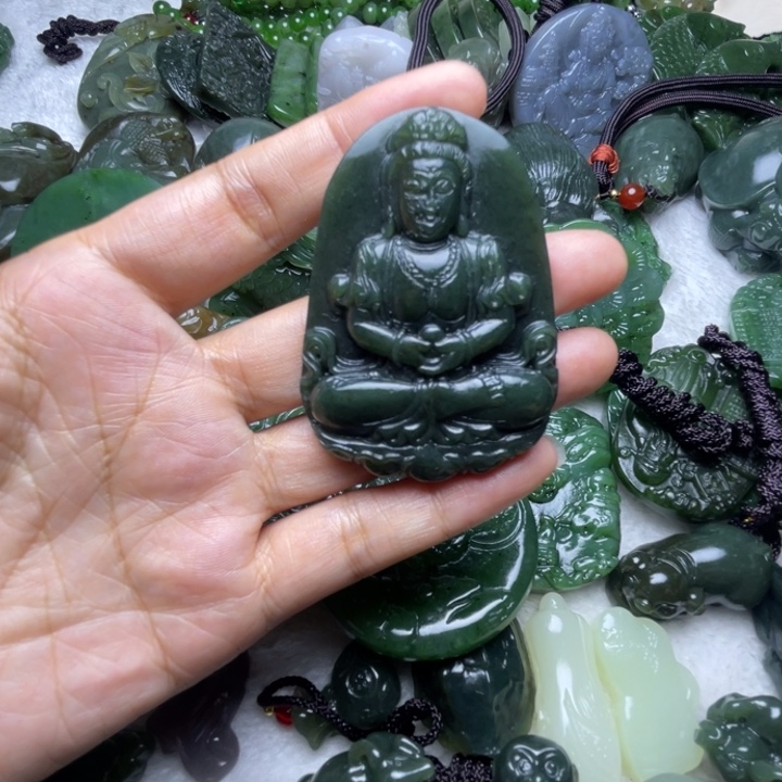 和田玉未镶嵌颈饰