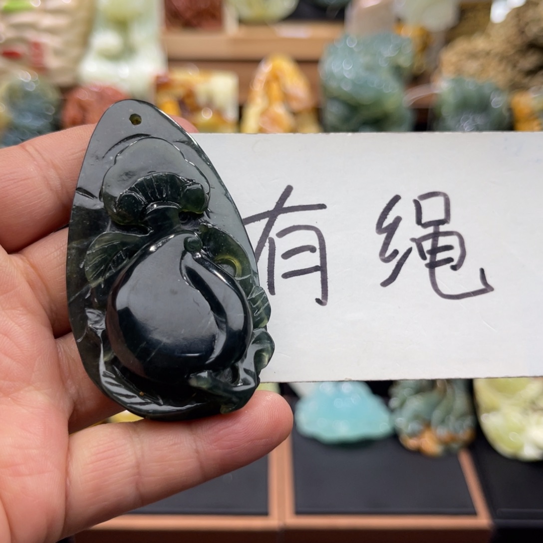 蛇纹石玉未镶嵌颈饰