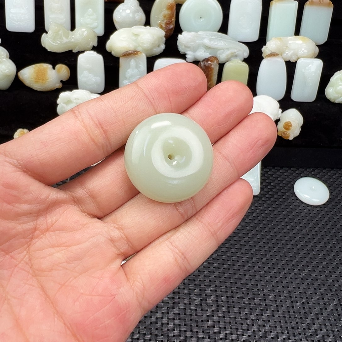 和田玉颈饰未镶嵌硬*