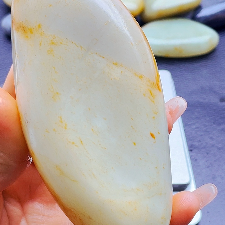 小***女和田玉未镶嵌颈饰