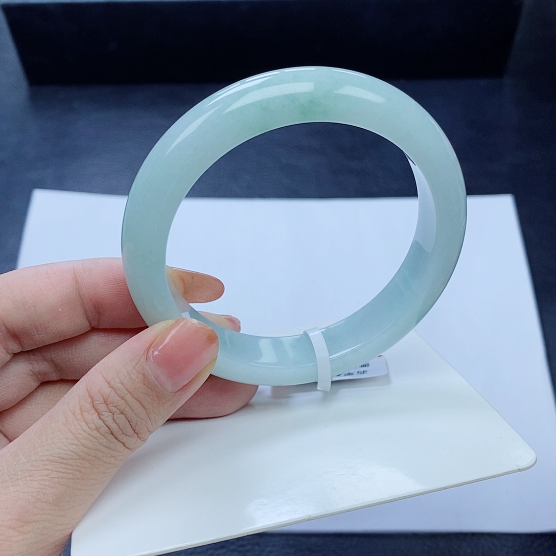 翡翠手镯未镶嵌58圈口