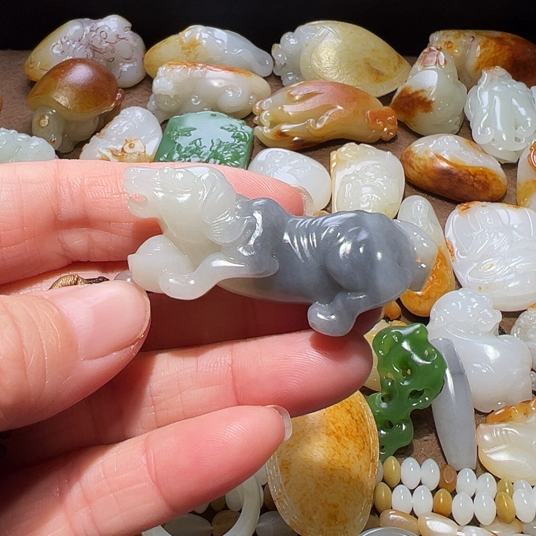 和田玉颈饰未镶嵌万****凭