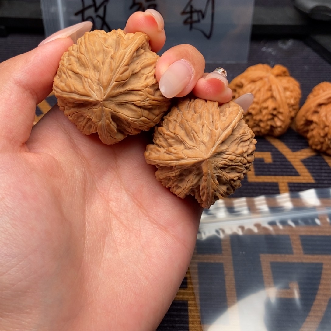 文玩核桃吊坠?****文山人奔