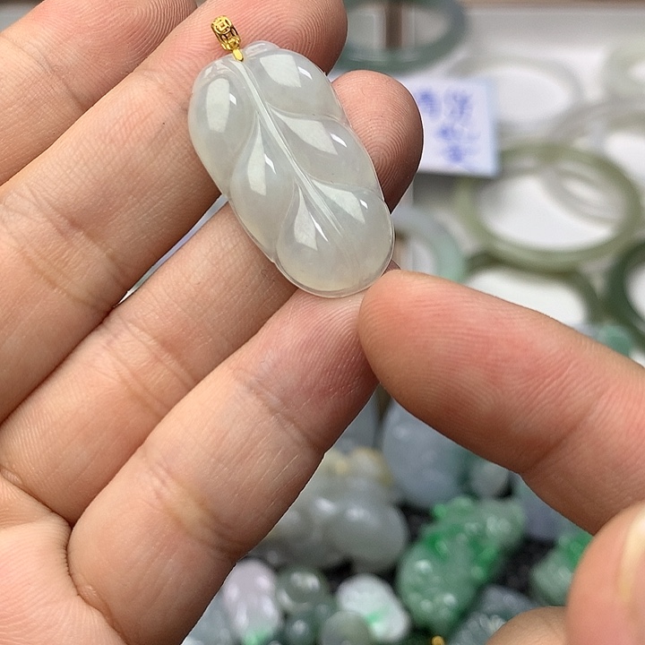 翡翠颈饰18K金镶嵌翡翠