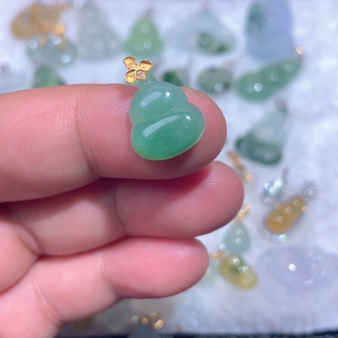 翡翠18K金镶嵌颈饰