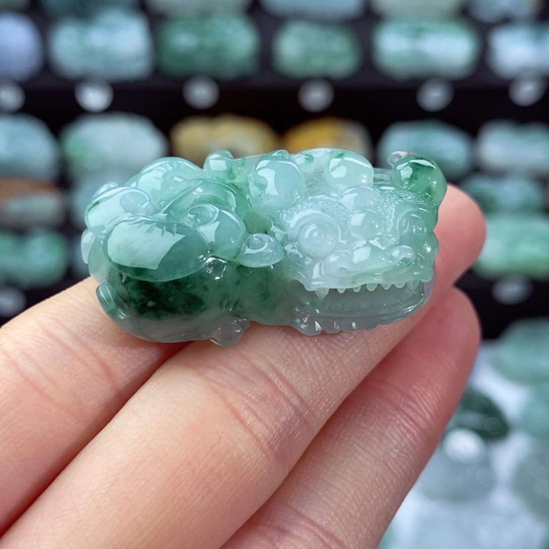 翡翠颈饰未镶嵌天然