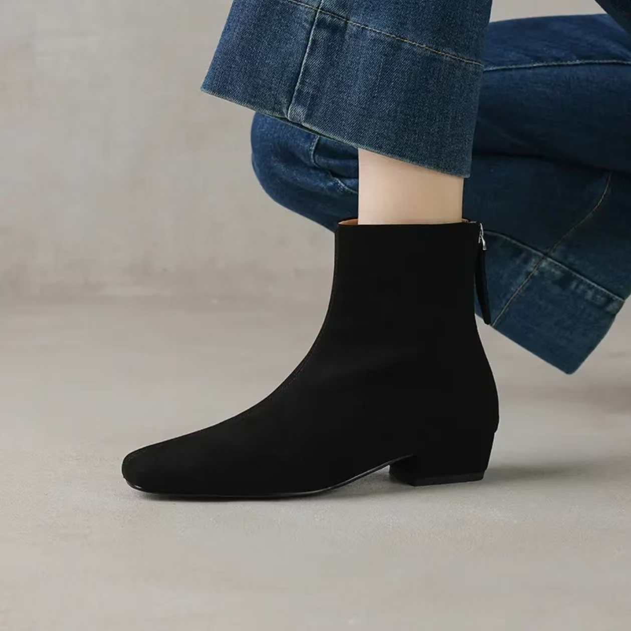 (万达撤柜）2025冬新款软皮反绒皮方头短靴女瘦瘦靴自费