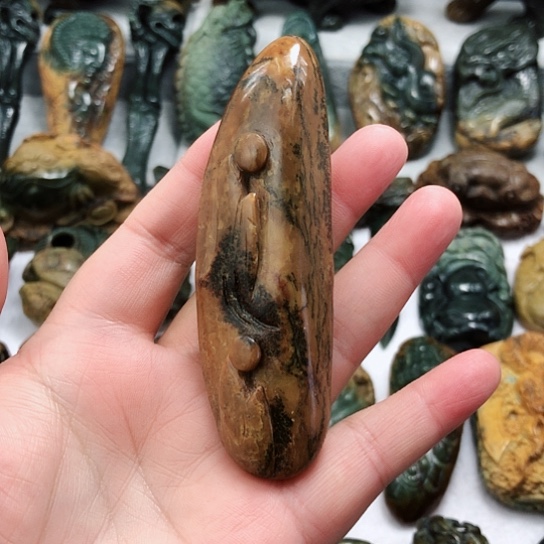 岫岩河磨玉（透闪石质玉）把件未镶嵌