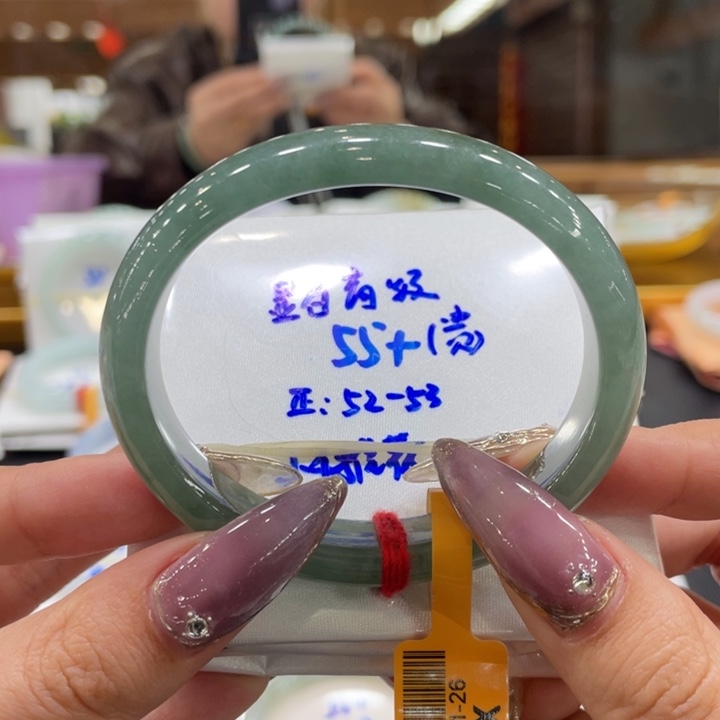 翡翠手镯未镶嵌翡翠