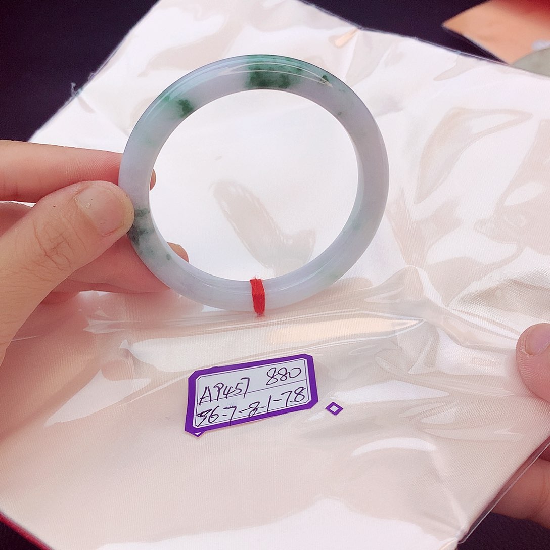 翡翠手镯未镶嵌翡翠