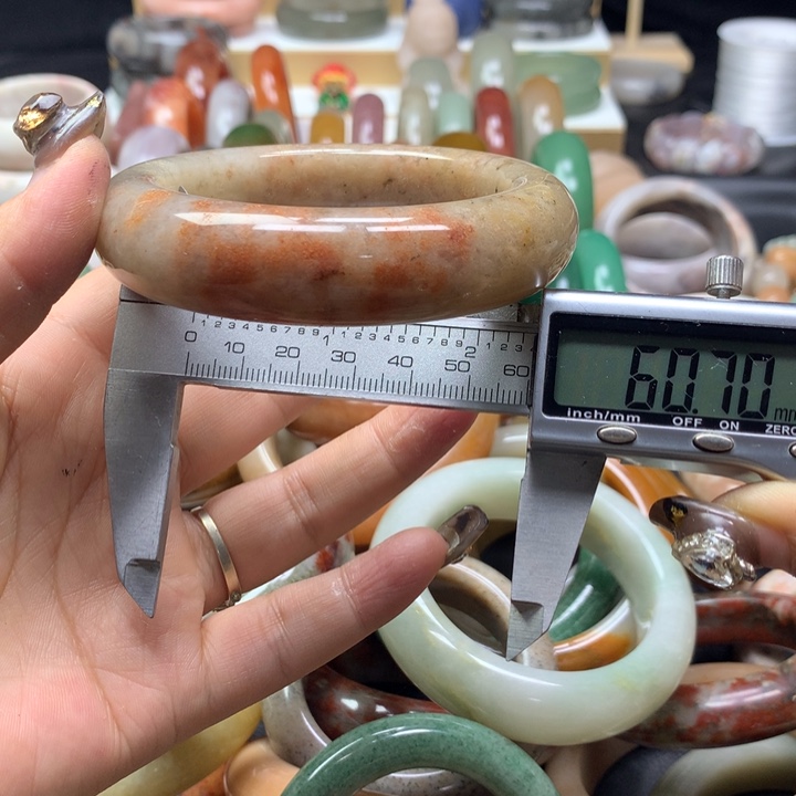 未镶嵌手镯石英质玉