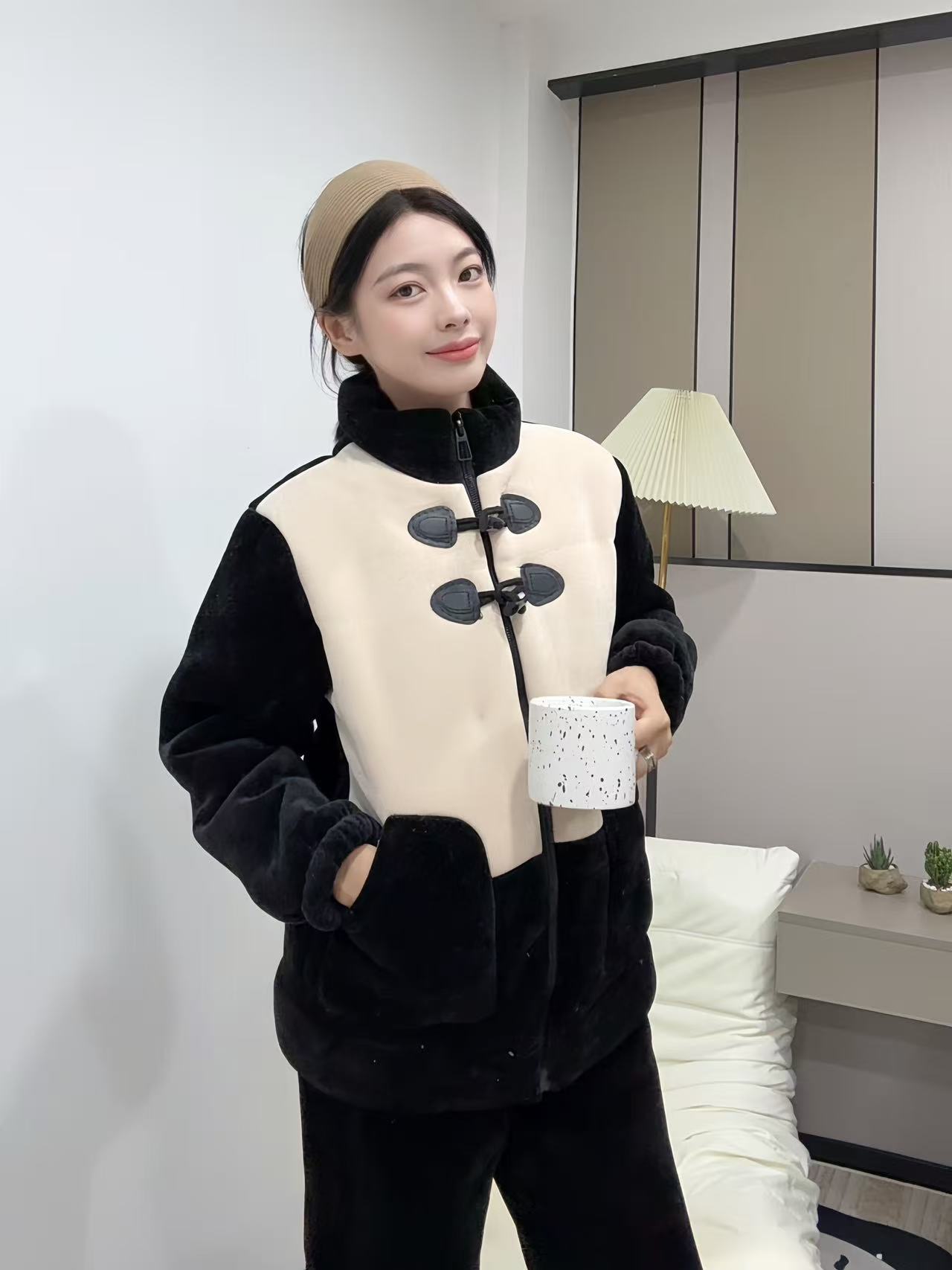 【0236黑白羊角扣】雪尼尔小翻领蝴蝶结三层加厚可外穿家居服秋冬女