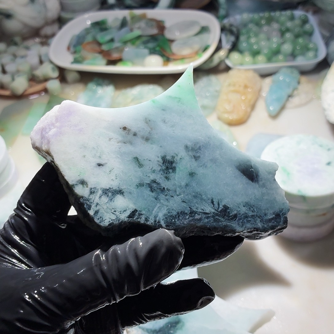 翡翠足铂镶嵌颈饰边角料