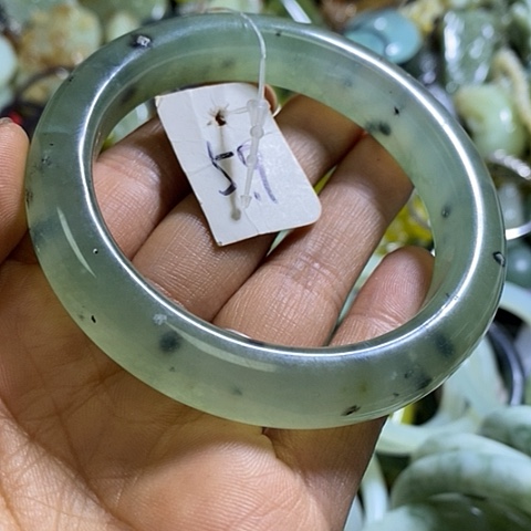 岫玉手镯未镶嵌59口径