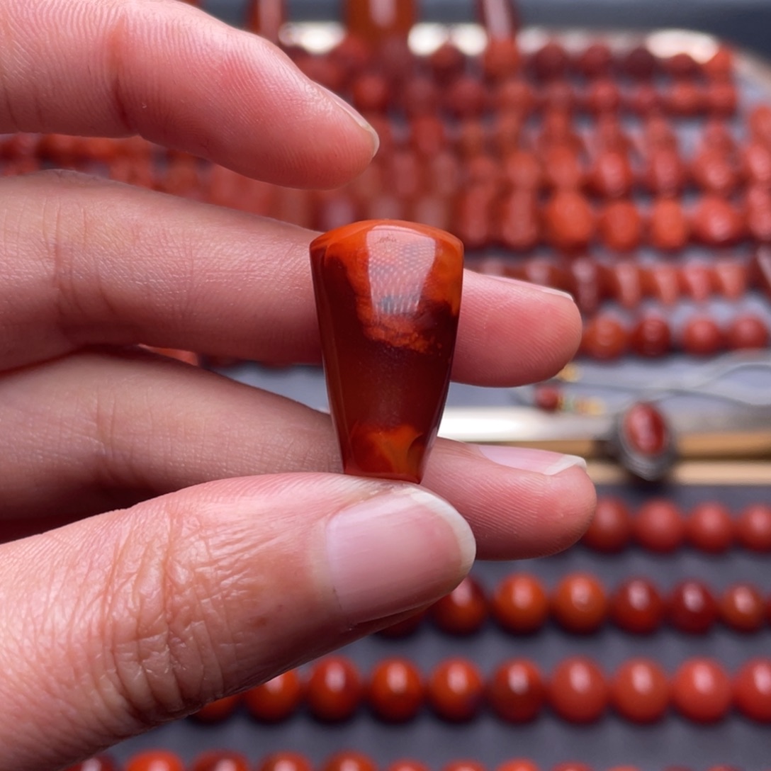 南红玛瑙未镶嵌其他W对孔13➕瓦西牛血双色三通