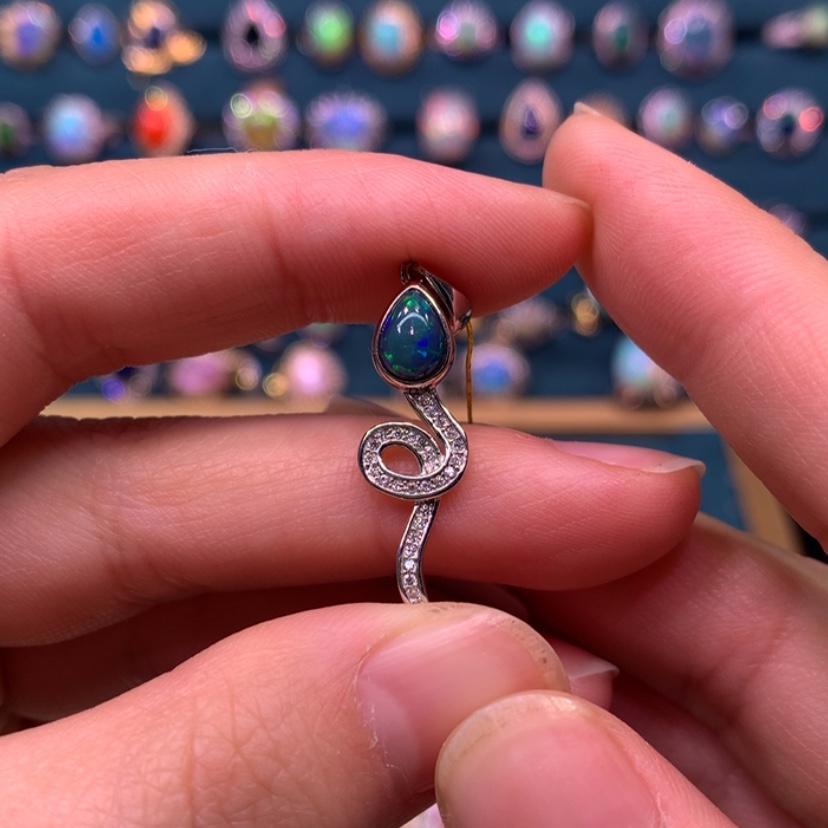 【闪购商品】欧泊吊坠款式银S925镶嵌