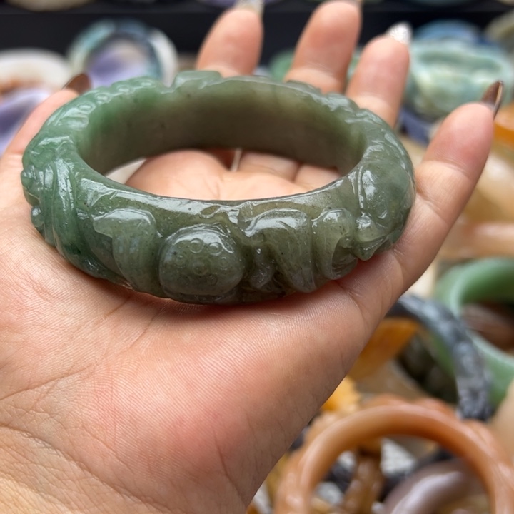 未镶嵌手镯石英岩玉差****女