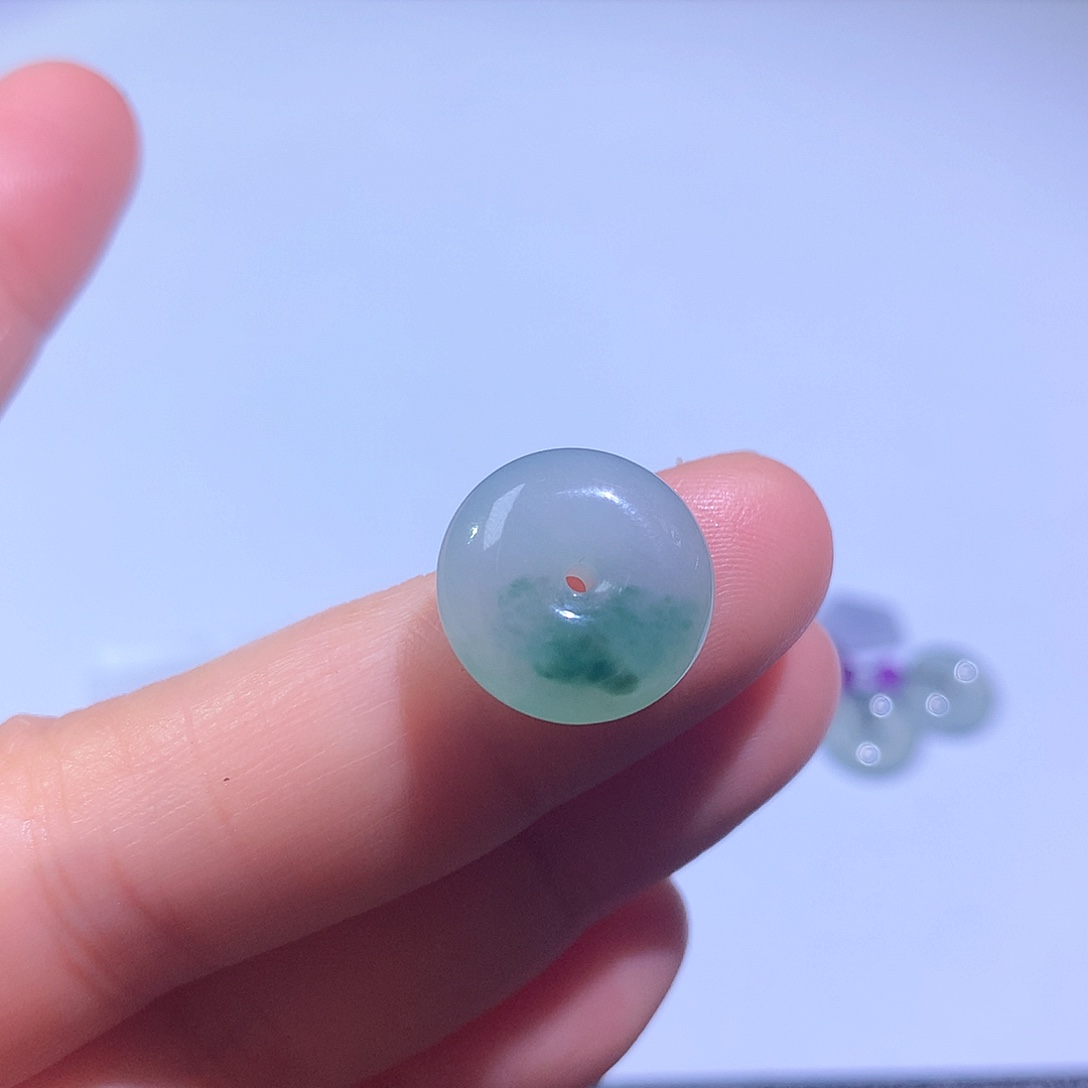 翡翠颈饰未镶嵌扣