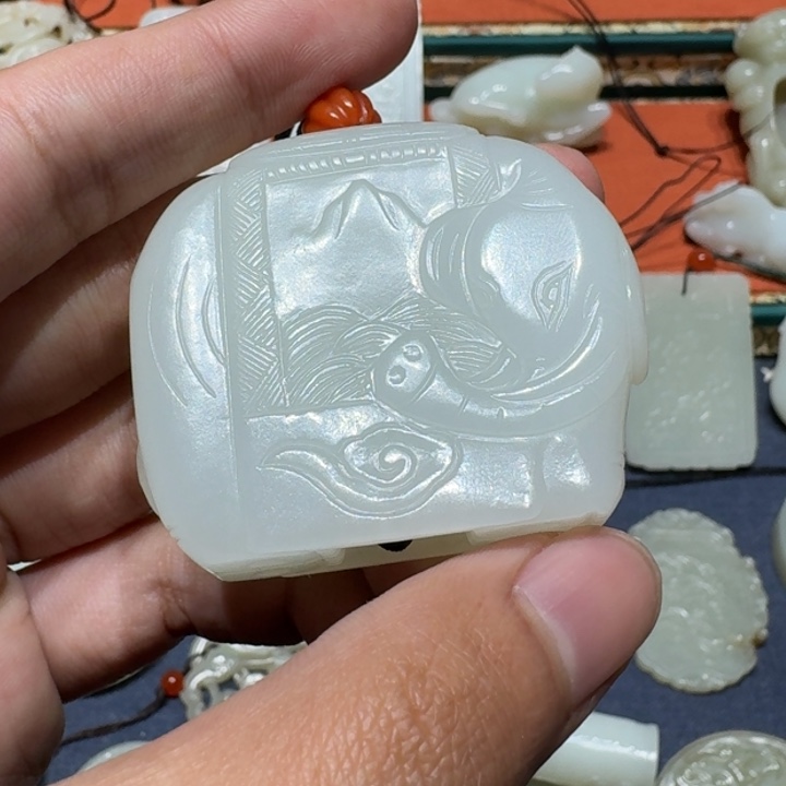 和田玉颈饰未镶嵌钱*生