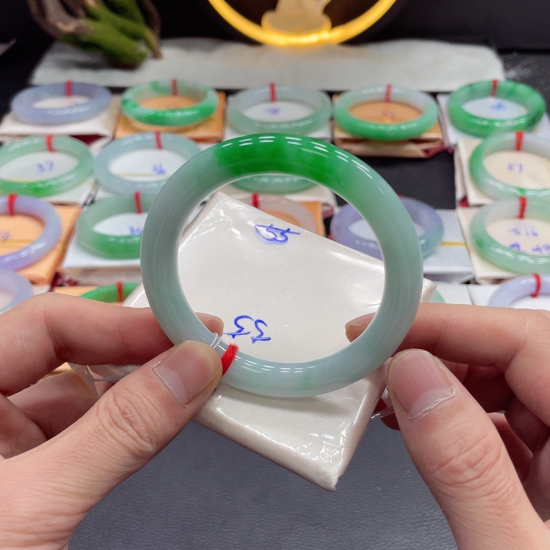 翡翠手镯未镶嵌翡翠手镯