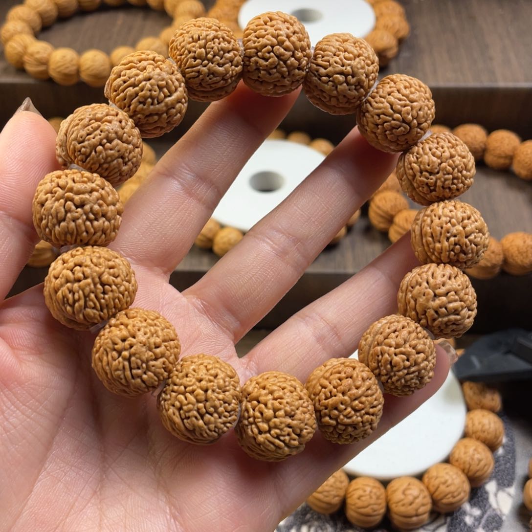 桃核手串龙鳞凤尾