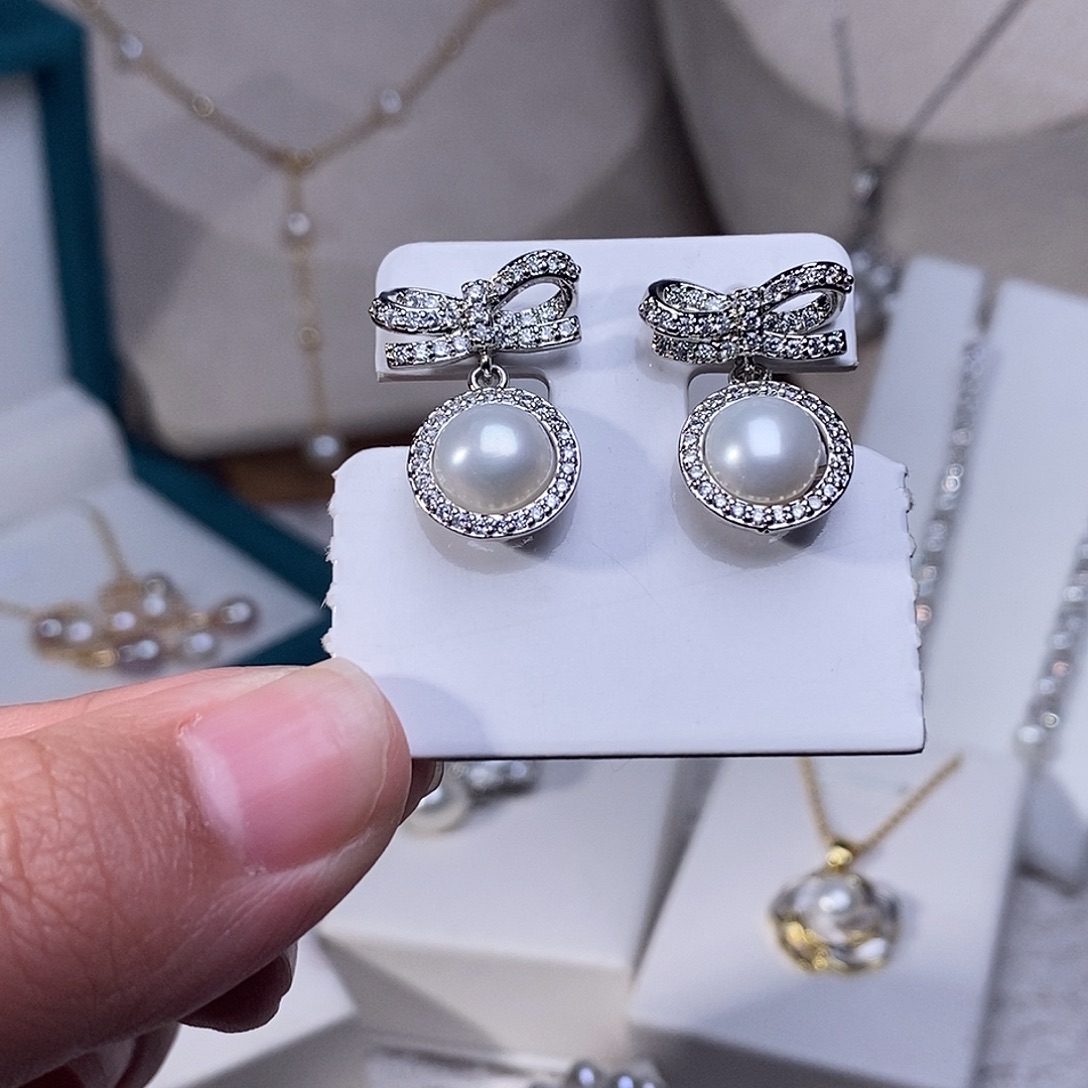 淡水珍珠银S925镶嵌耳饰