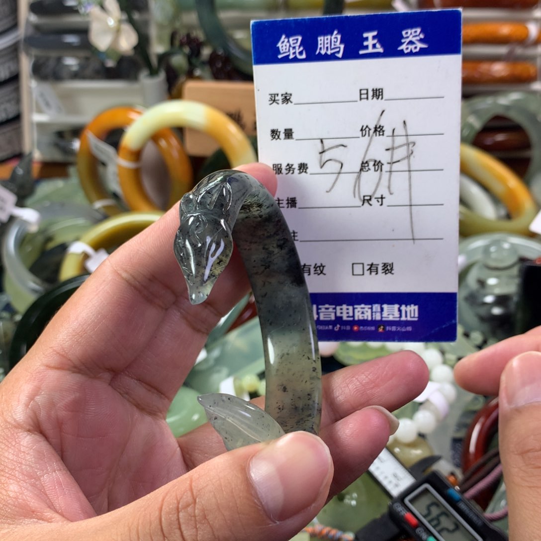 蛇纹石玉手镯未镶嵌