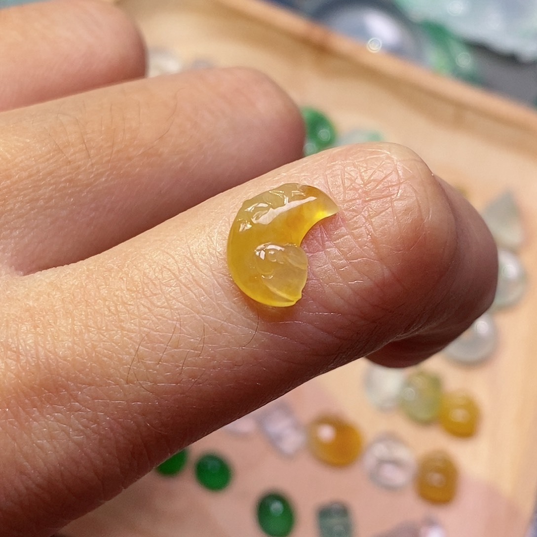 翡翠颈饰未镶嵌翡翠