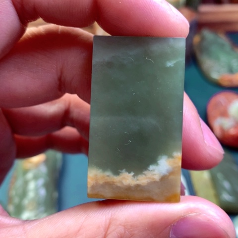 岫岩河磨玉（透闪石质玉）颈饰未镶嵌