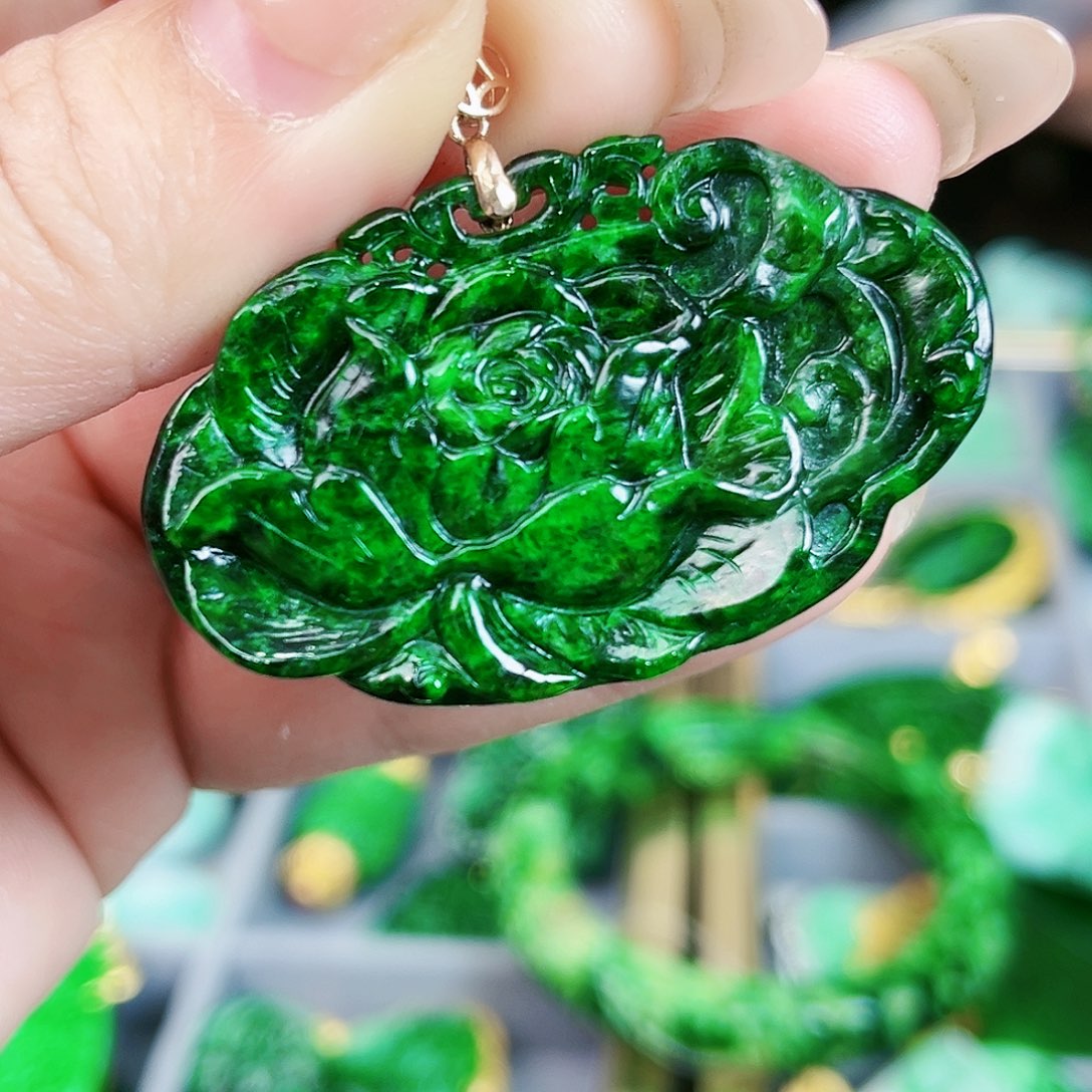 翡翠颈饰18K金镶嵌吊坠