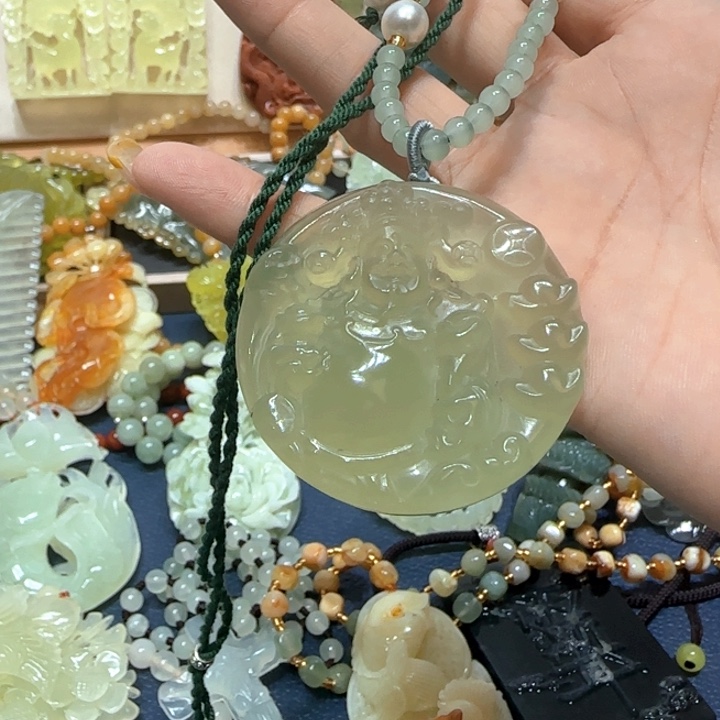 未镶嵌蛇纹石玉吊坠