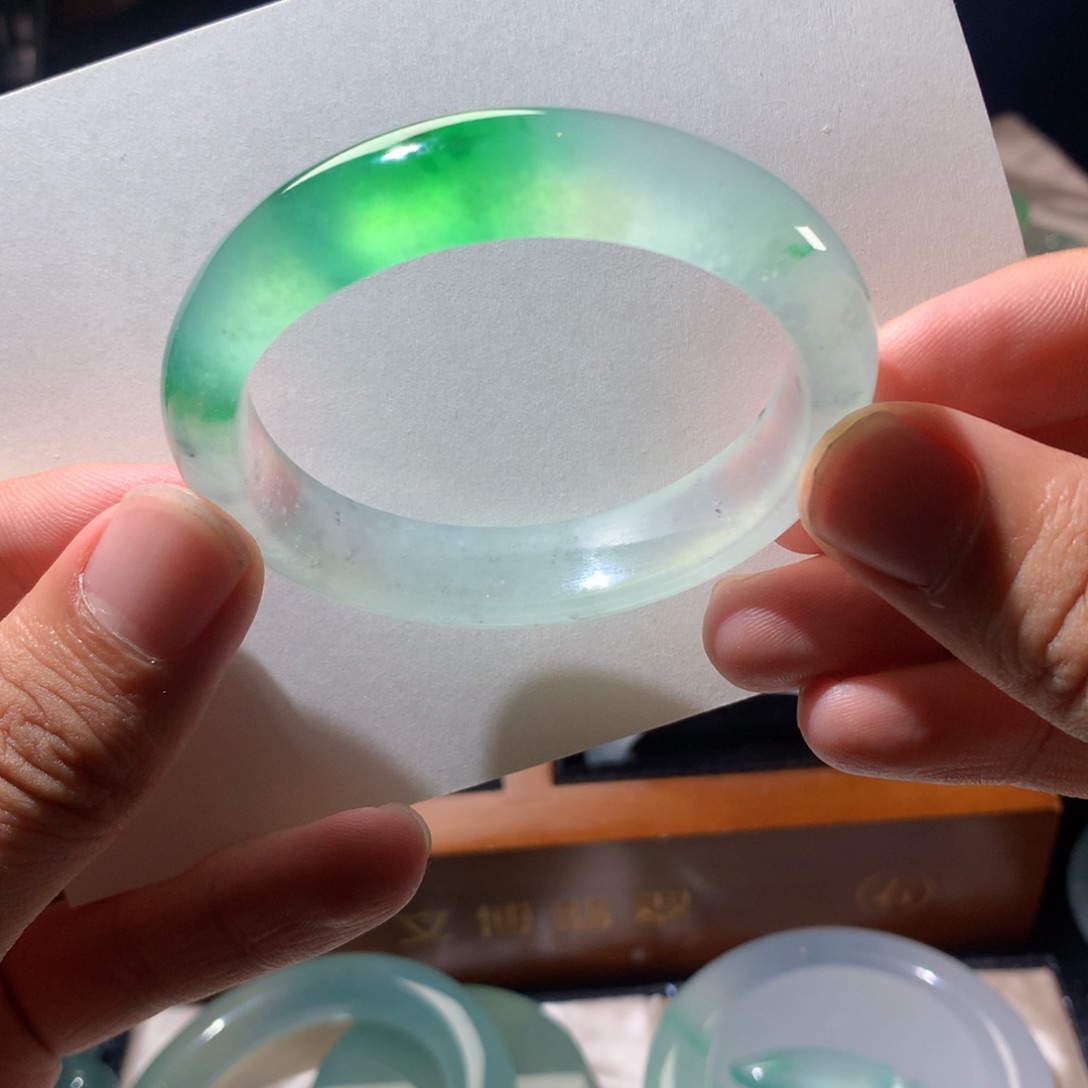 翡翠未镶嵌手镯贵妃