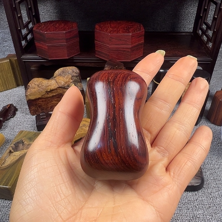 微凹黄檀（南美大红酸枝）