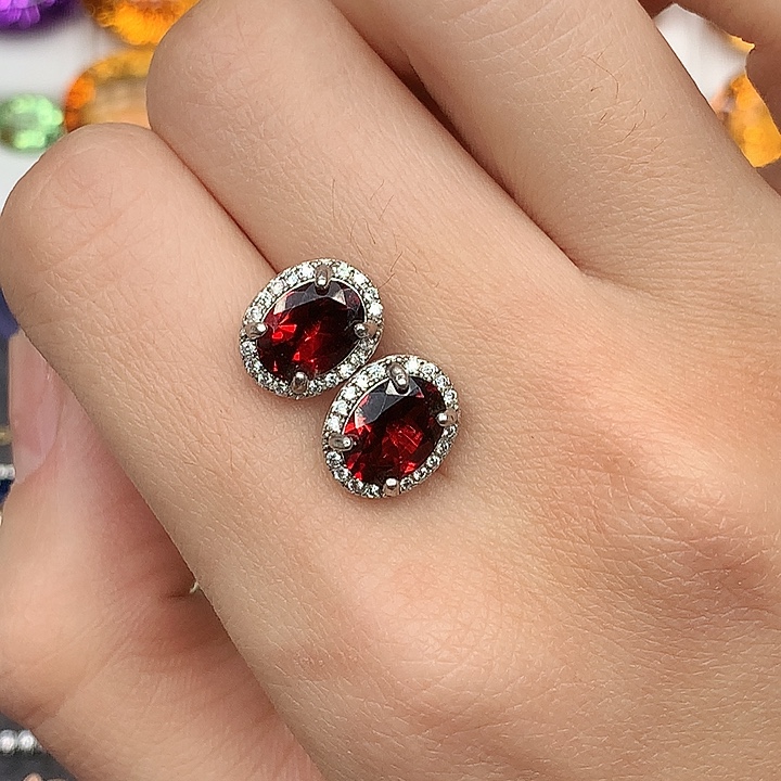 银S925镶嵌耳饰石榴石