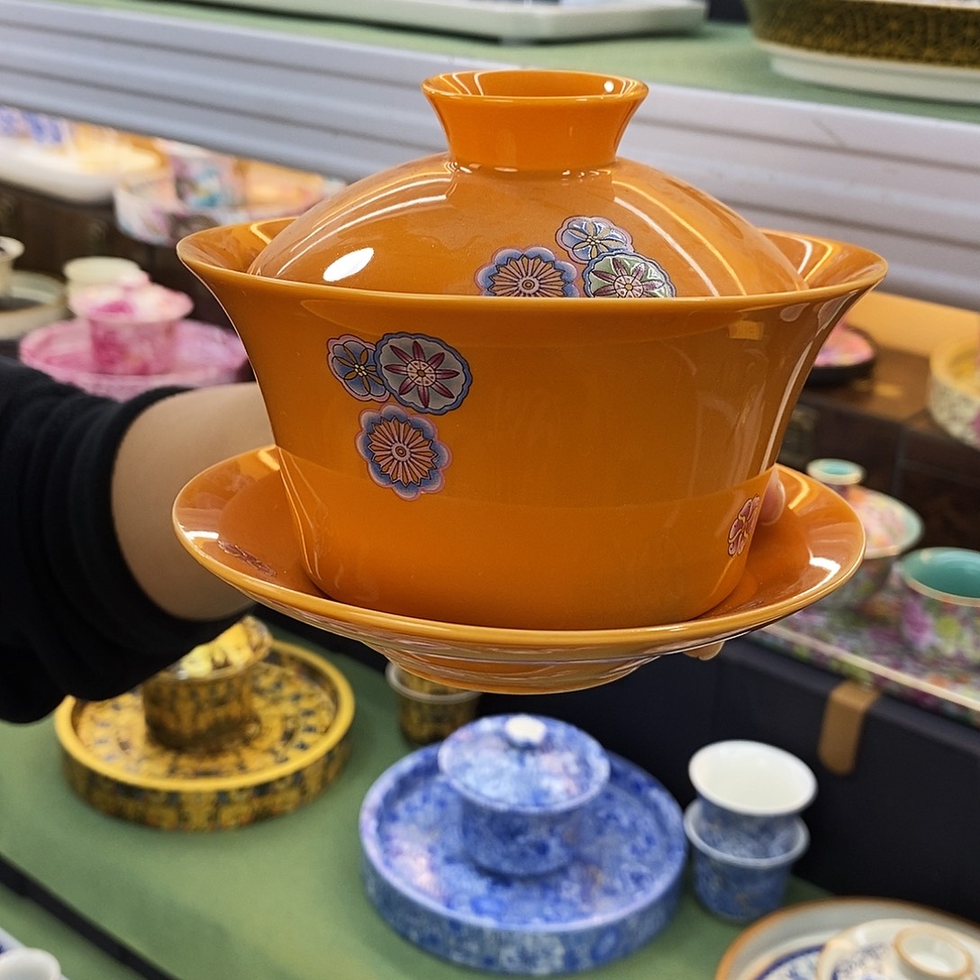 盖碗里的水煮开后放入