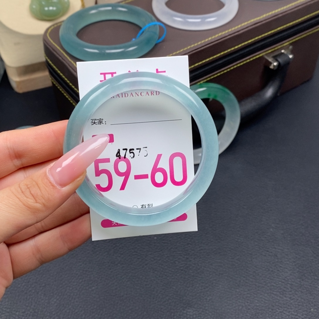 小****石英质玉未镶嵌手镯