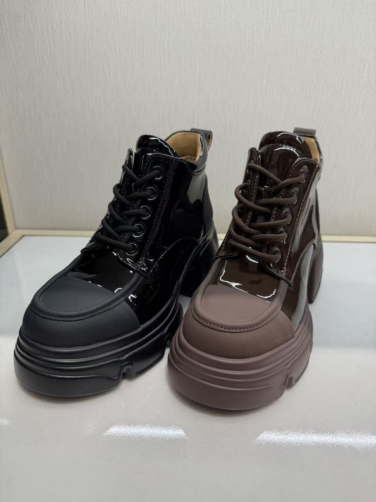 秋冬马丁靴女鞋女英伦风女款秋冬中筒皮鞋靴圆头时尚百搭黑色时尚