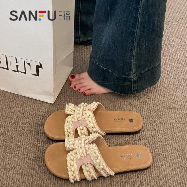 三福珍珠法式度假凉拖鞋女夏外穿2025新款平底防滑温柔一字拖鞋