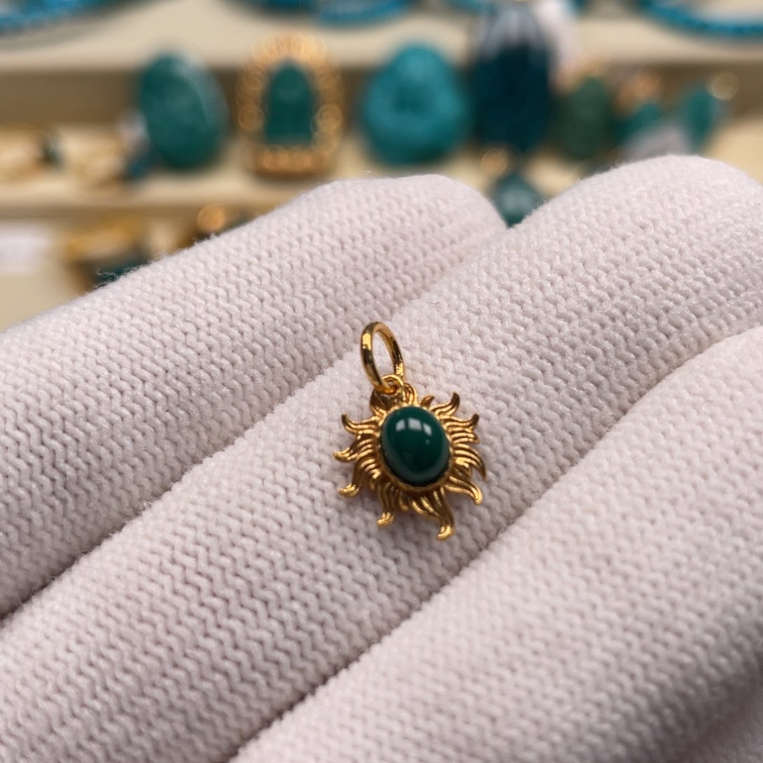 18K金镶嵌绿松石珠宝奇石