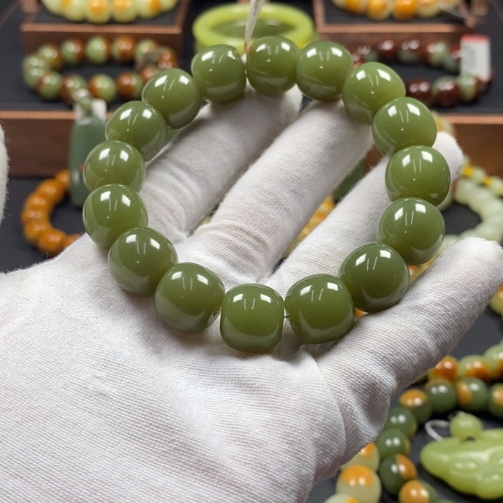 孺****透闪石质玉未镶嵌手链