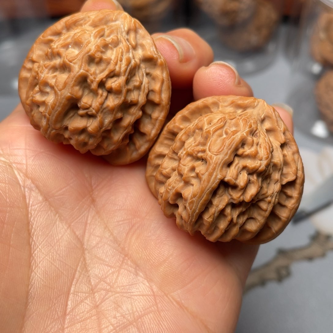 【闪购商品】文玩核桃吊坠三角白……