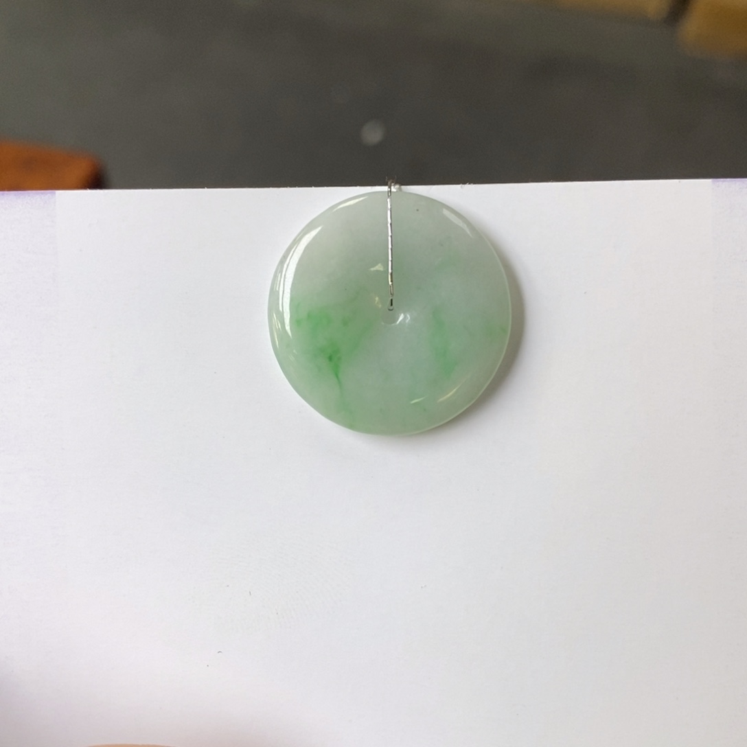 翡翠颈饰未镶嵌平安扣