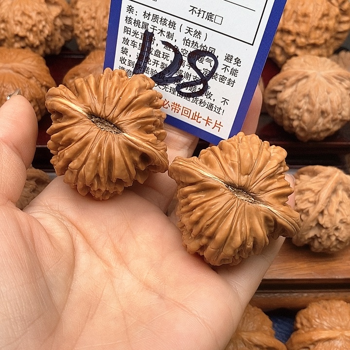 大***然桃核吊坠四座楼狮子头46