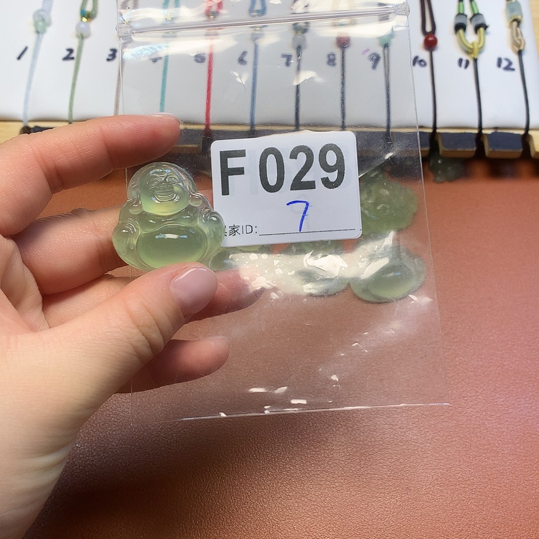 辣***鸭蛇纹石玉未镶嵌颈饰