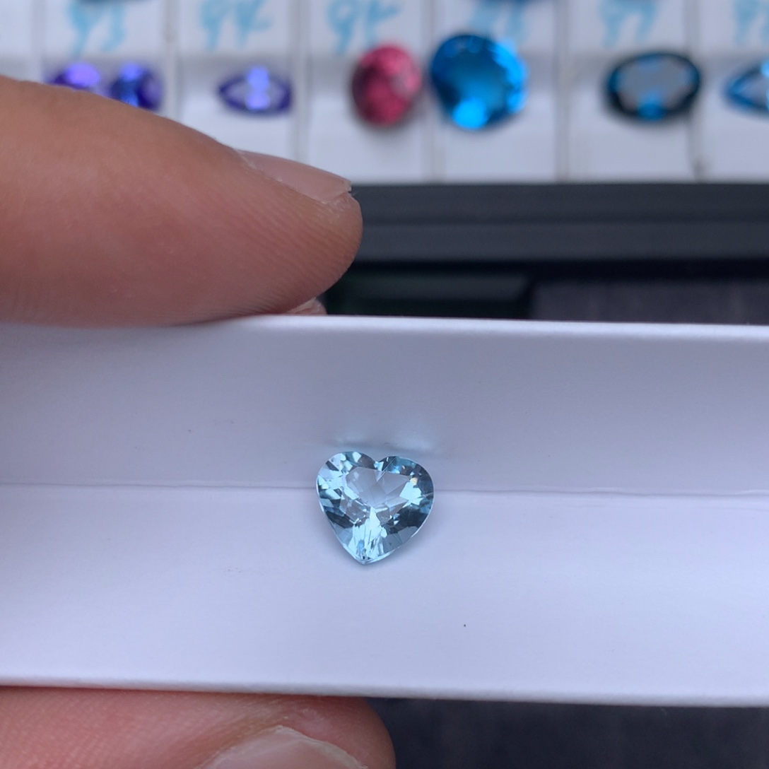 海蓝宝石裸石1.61克拉