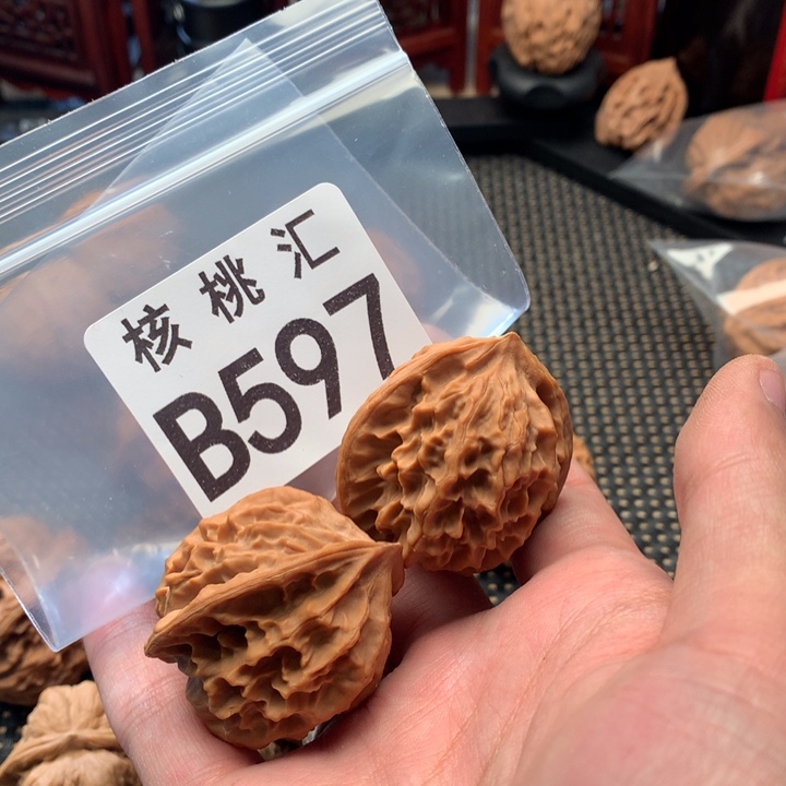 文玩核桃吊坠龙鳞