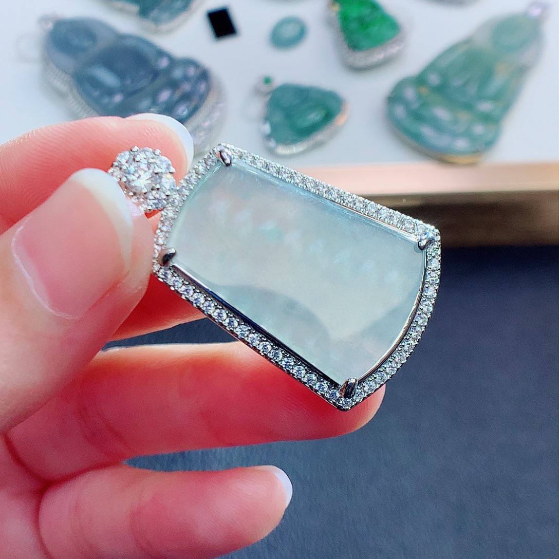 翡翠颈饰未镶嵌翡翠