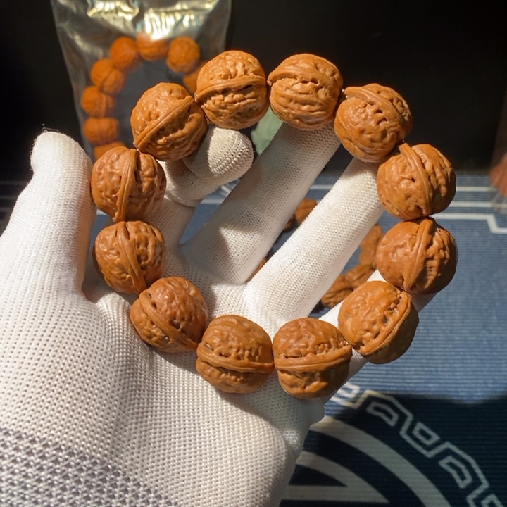 文玩核桃手串……31