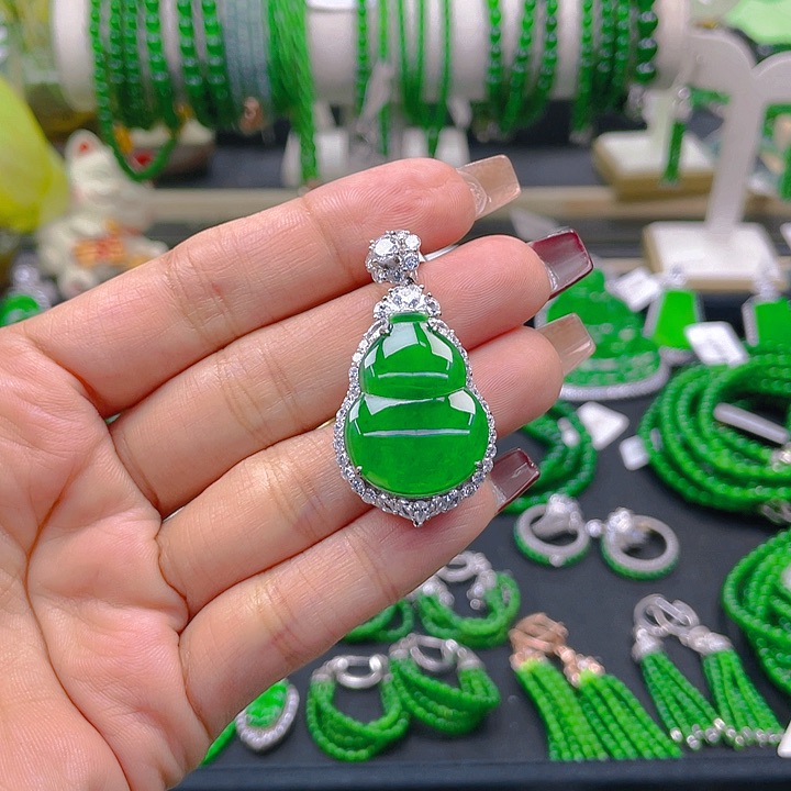 翡翠颈饰银S925镶嵌葫芦
